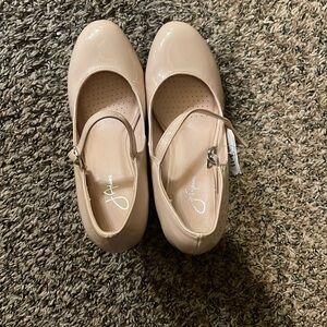 I never got a chance to wear these! They are so adorable and fit any style